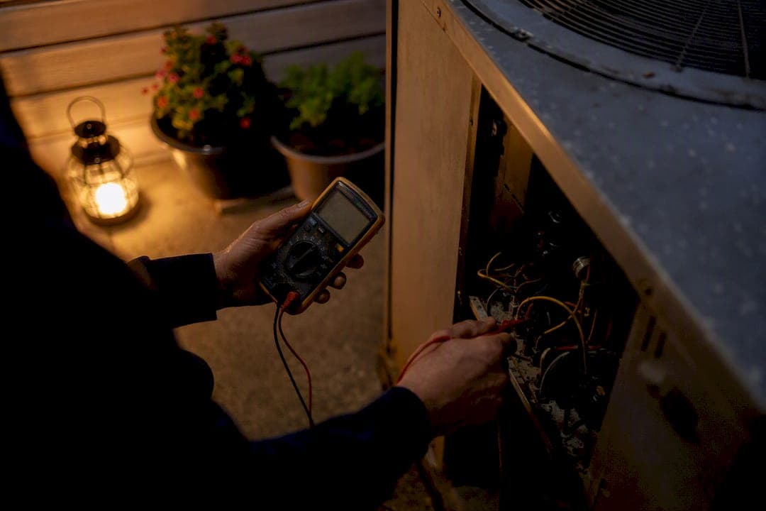 U.S. Emergency AC Repair Costs at Night: $300–$3,500 and When to Call